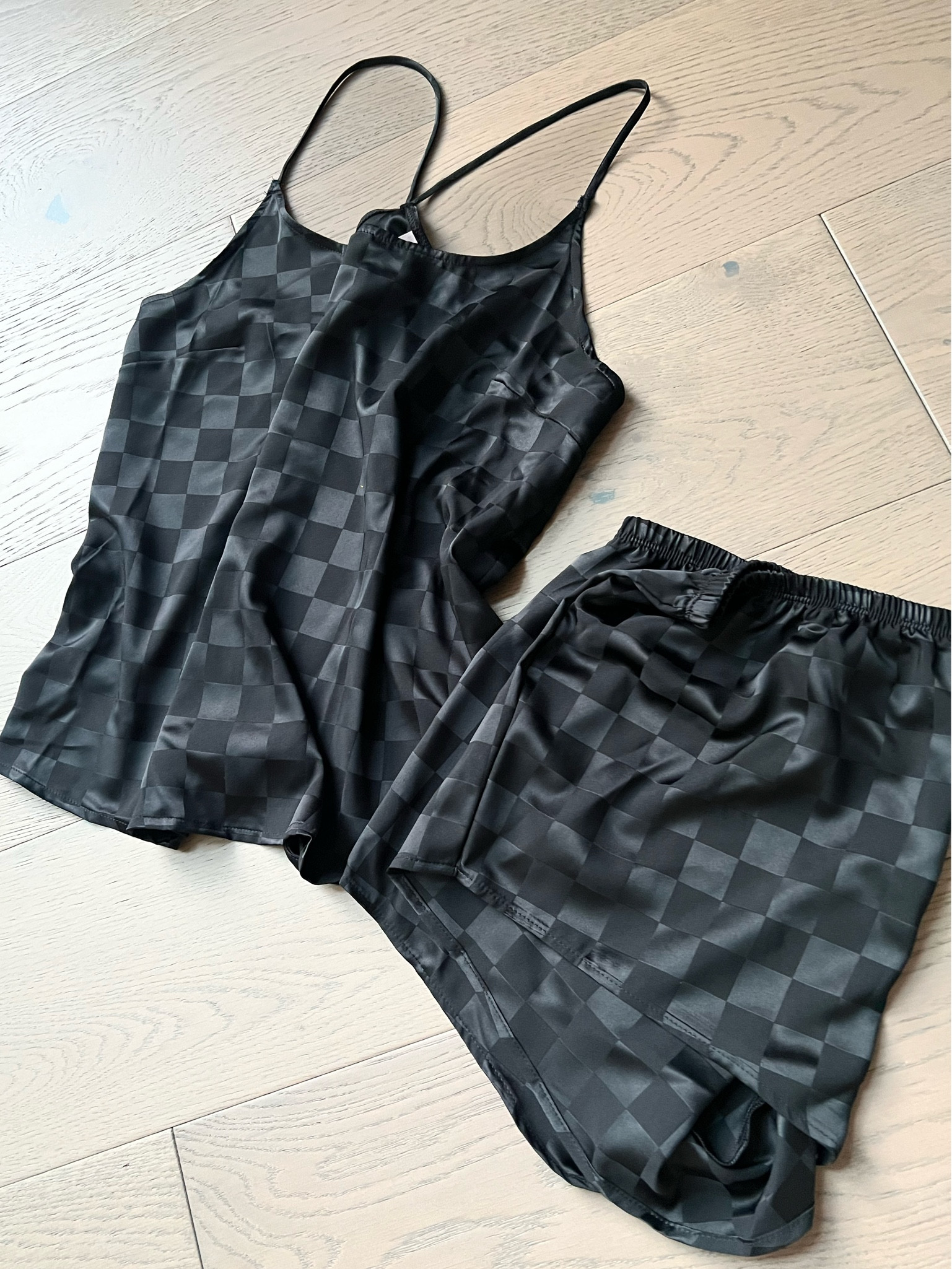 It’s giving Damier Ebene, but for $12 😜

#LTKFind #LTKstyletip
