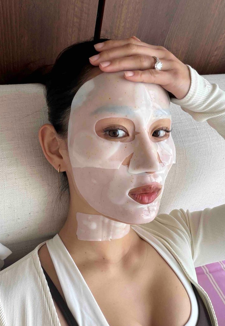 Glowing face & neck mask! 

 #LTKdayinmylife #LTKmorningroutine #LTKvlog