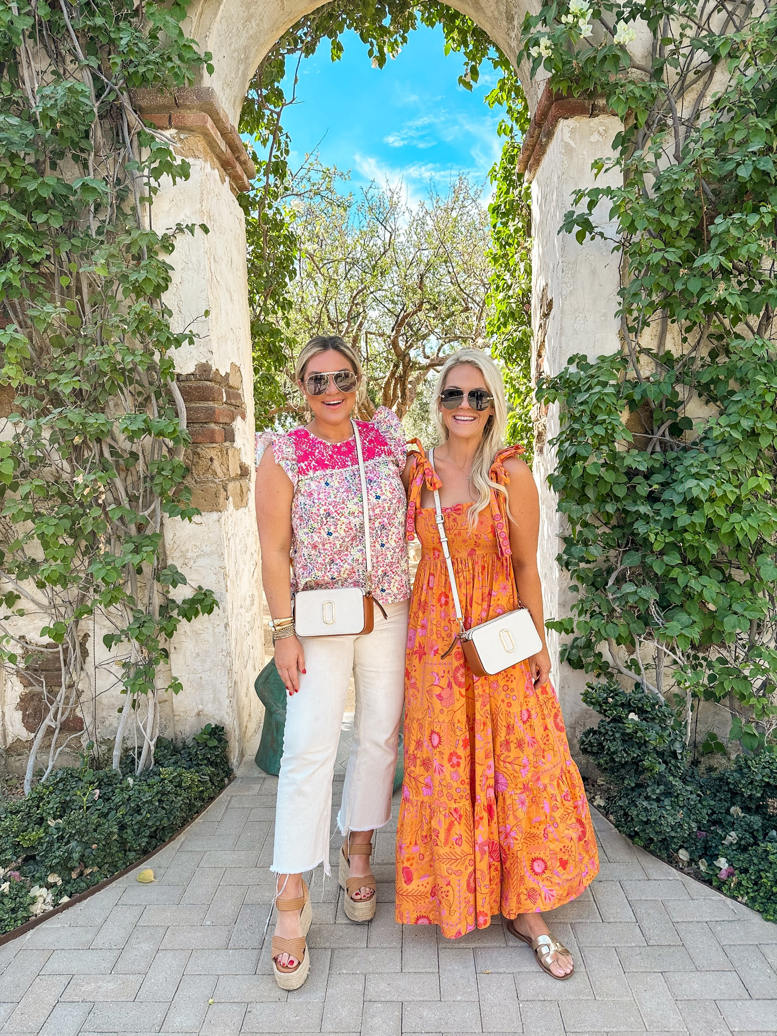 We absolutely love these @bostantenshop crossbody bags and they are currently on major sale + we have a 20% promo code for you!! 🎉 Use MERRITT20 for 20% off site-wide! This crossbody comes with 2 straps and can holds so much! 

#LTKitbag