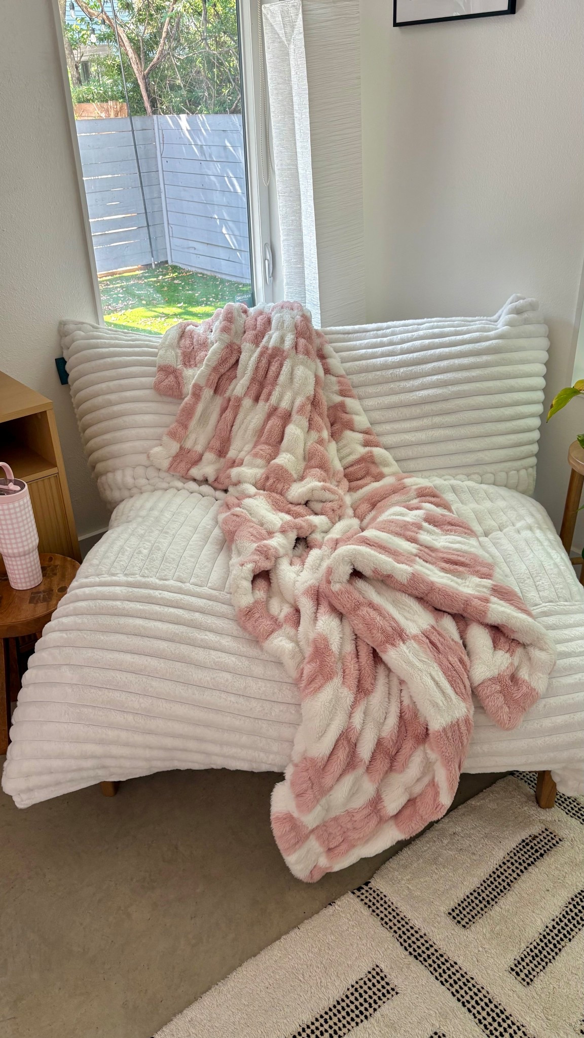 Softest blanket on major sale! Plus 10% of proceeds go towards the fight against breast cancer 💕

Use code MADISONPRESSEL for 35% off