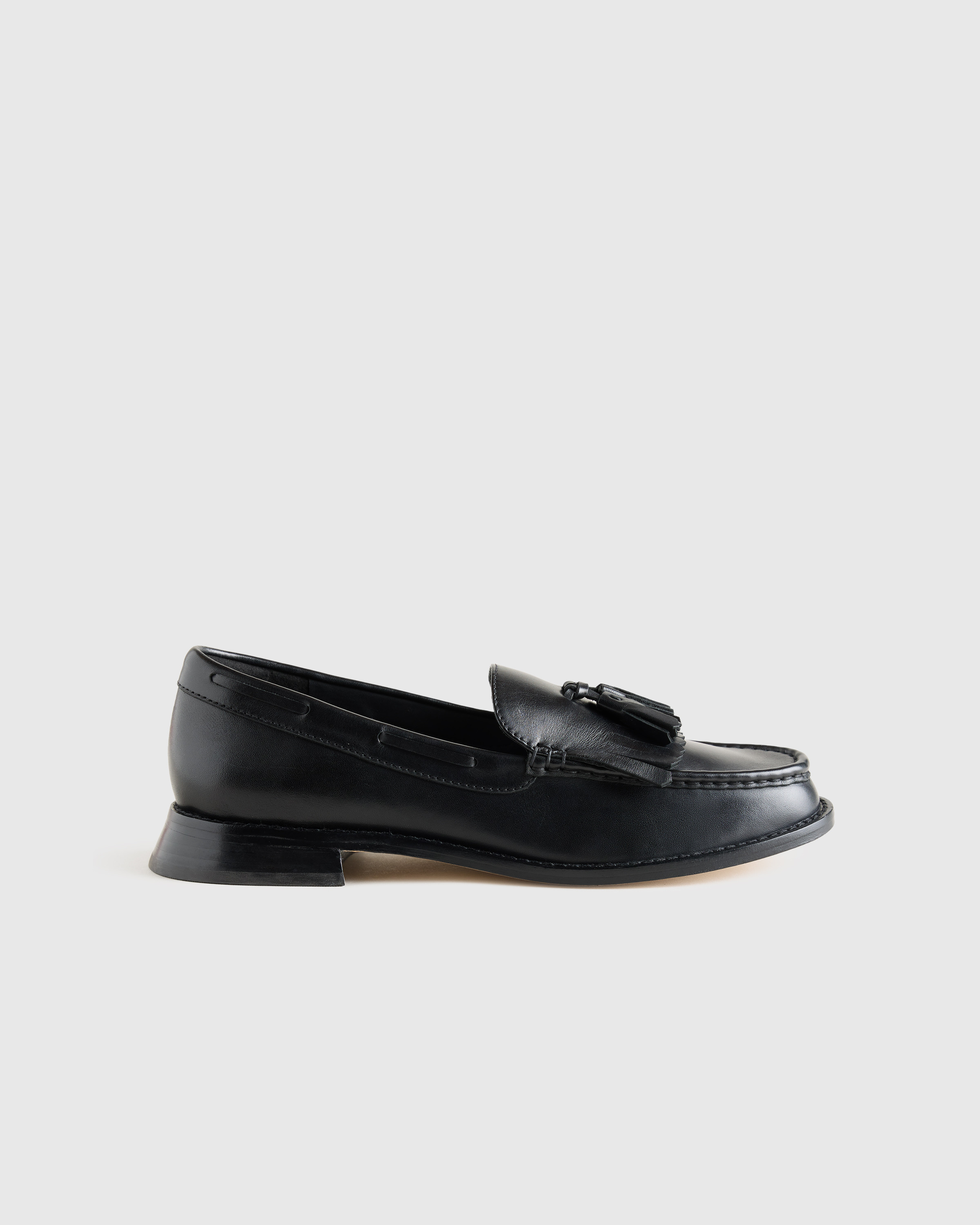 Quince | Women's Italian Leather Tassel Loafer in Black, Size 5 | Quince