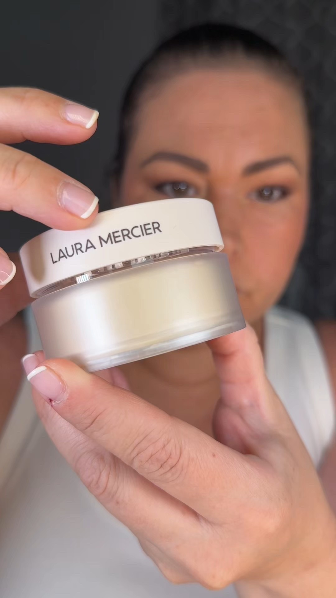 What a beautiful lightweight setting powder by Laura mercier ✨ have you tried it? LMK what you think! *Shop right in this video. #settingpowder #lightweightsettingpowder

#LTKBeauty