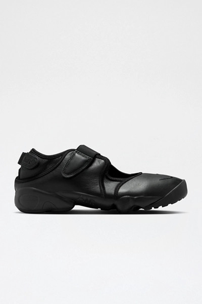 Nike Women's Air Rift Leather Sneaker | Urban Outfitters (US and RoW)