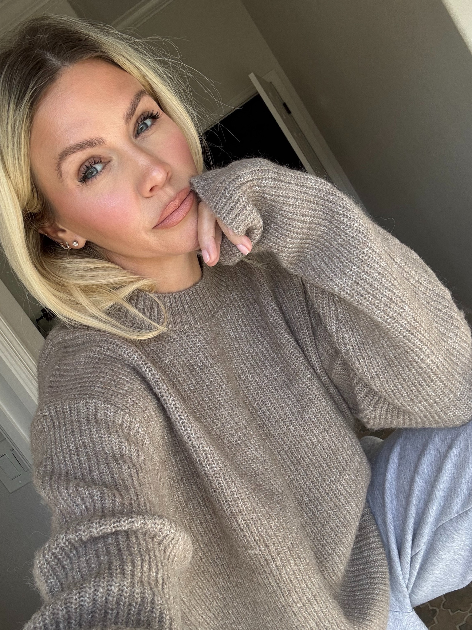 Sephora sale must haves that I’m wearing here 
Lipliner : tan by Mario
Kim k lipstick 
Gucci powder 
Light medium liquid bronzer 
Soft brown brow
Wattabrat cheek with baby by Patrick ta over it 
Iconic London blurring primer with illuminating drops 

#LTKSeasonal #LTKBeauty #LTKSaleAlert