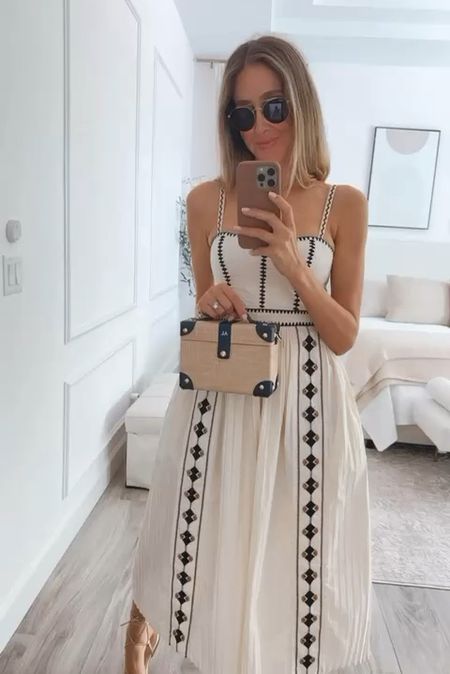 Gorgeous Dress that I am loving. Very flattering and perfect for summer. Runs true to size, I am wearing a size small. 

#LTKStyleTip #LTKSeasonal #LTKU