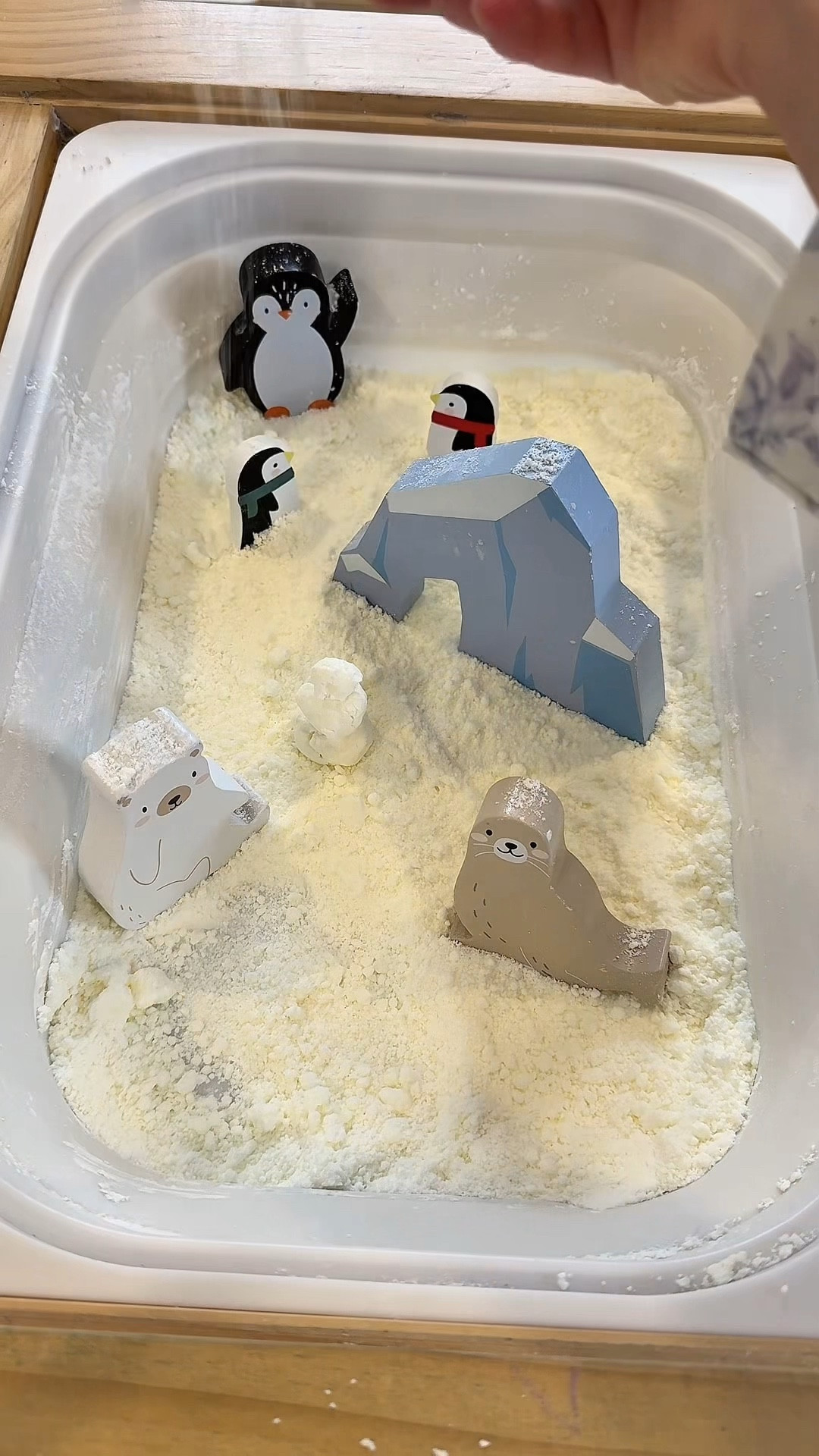 Two ingredient sensory bin snow activity: baking soda and water OR cornstarch and conditioner 

#LTKKids #LTKdayinmylife #LTKmomlife