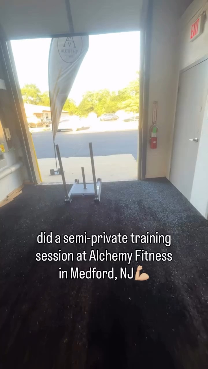 no trending audio, just Val’s 🔥 playlist. 
•
if you can’t tell, i can’t sit still and love to try new things. that new thing was semi-private personal training at Alchemy Fitness in Medford NJ! 
i realized i don’t lift weights because 1. i don’t know what i’m doing & 2. i rather someone tell me what to do & make sure i’m doing it properly. this experience solved BOTH of those “problems”
•
#southjerseygyms #alchemyfitness #gymgirly #personaltraining #philadelphia