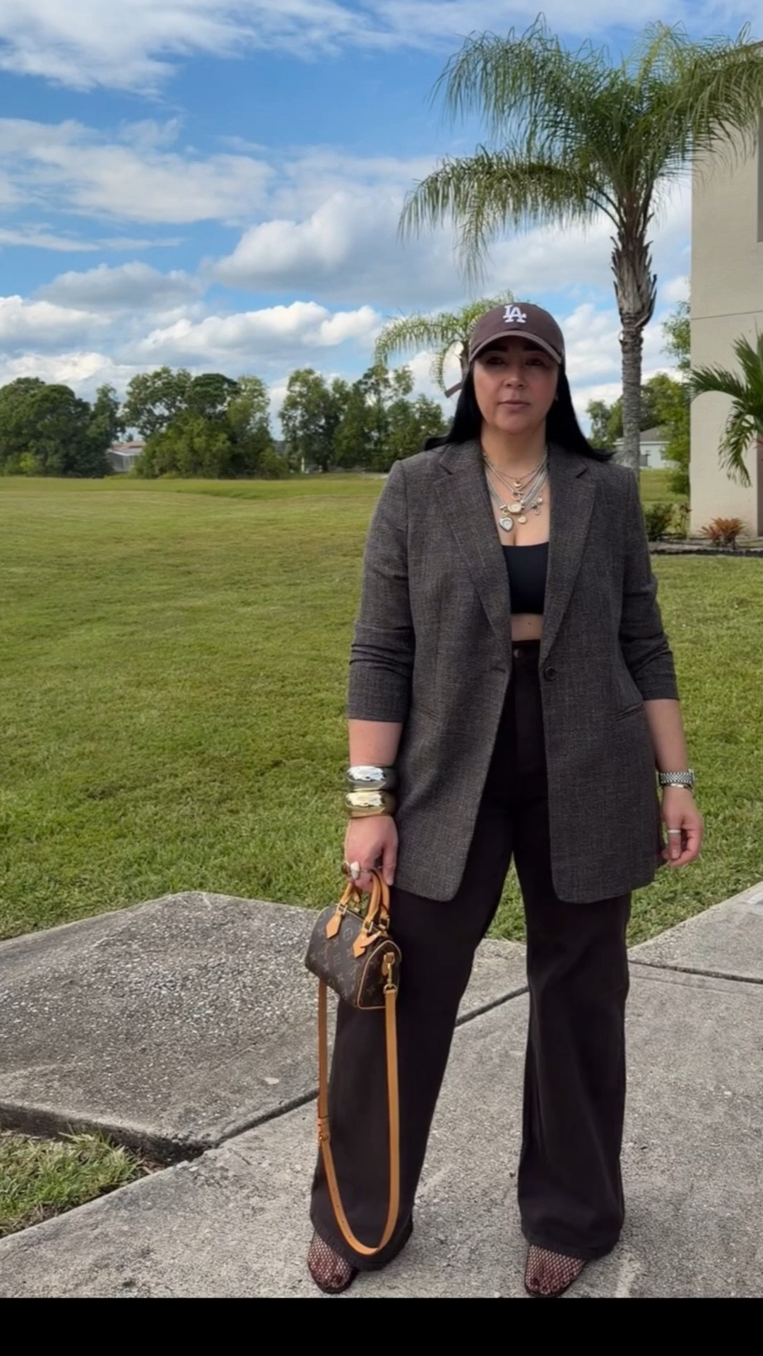 Casual look inpo 🥥

Usando size Large en blazer 
Pantalones size 10 
Fltas corren un loco grande baje medio size 

#LTKootd #LTKvlog #LTKU