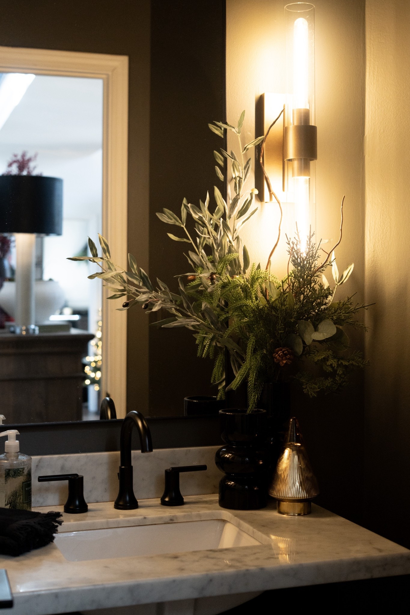 I love treating my home to Christmas gifts that feel festive and work beautifully all year long. And honestly, Wayfair makes it so easy — they have so many gorgeous pieces to choose from, and their fast shipping means everything actually arrives before Christmas morning.

#ad # Wayfair #wayfairpartner @wayfair

#LTKHome #LTKHoliday #LTKSeasonal