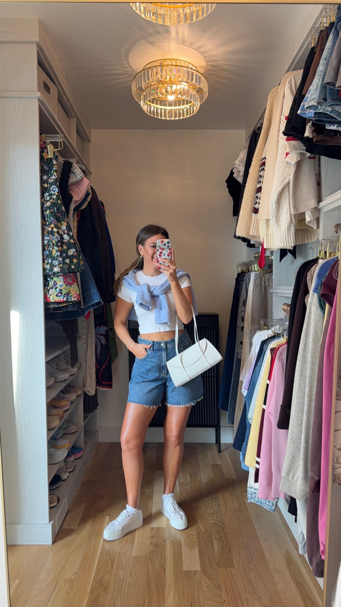 Abercrombie jean shorts paired with white tee and blue sweater everyday causal look.

Wearing small top. 27 in shorts.

Causal
Everyday
Jean shorts
Date night
Shopping
Errands