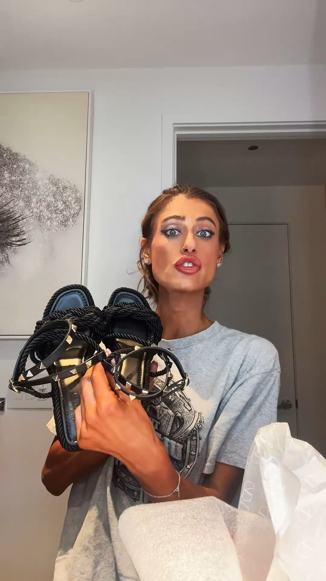 Spring Shoe Unboxing 👠

Rock studs, metallics and denim…sharing all the spring shoe trends with YOU

#LTKshoecrush #LTKVideo #LTKstyletip