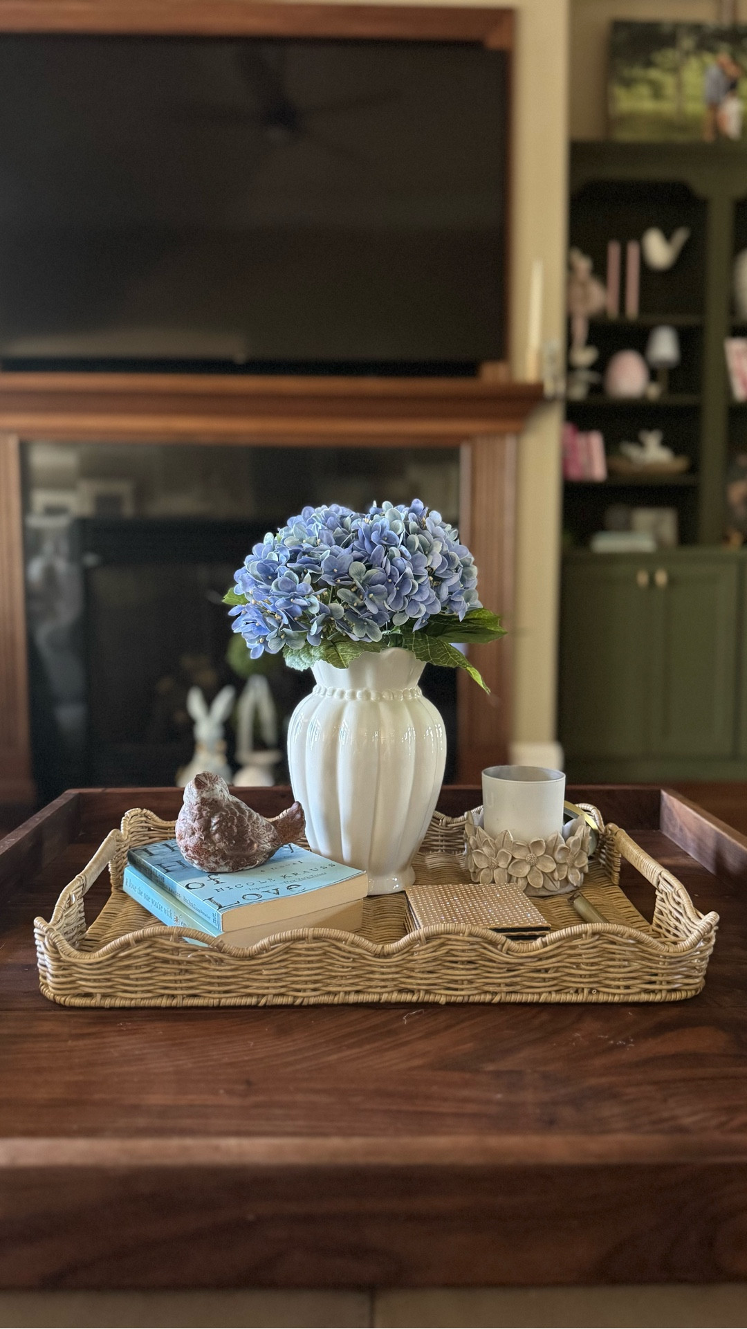It’s April. The beauty is in bloom all around us. We can see it if we just sit still for a moment. 


Spring decor
Vase
Faux Hydrangeas 
Scalloped wicker tray


#Spring #april #easter #southernhome

#LTKSaleAlert #LTKHome #LTKSeasonal