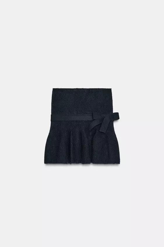 STICKAD TOPP MED PEPLUM OCH KNYTNING | Zara US