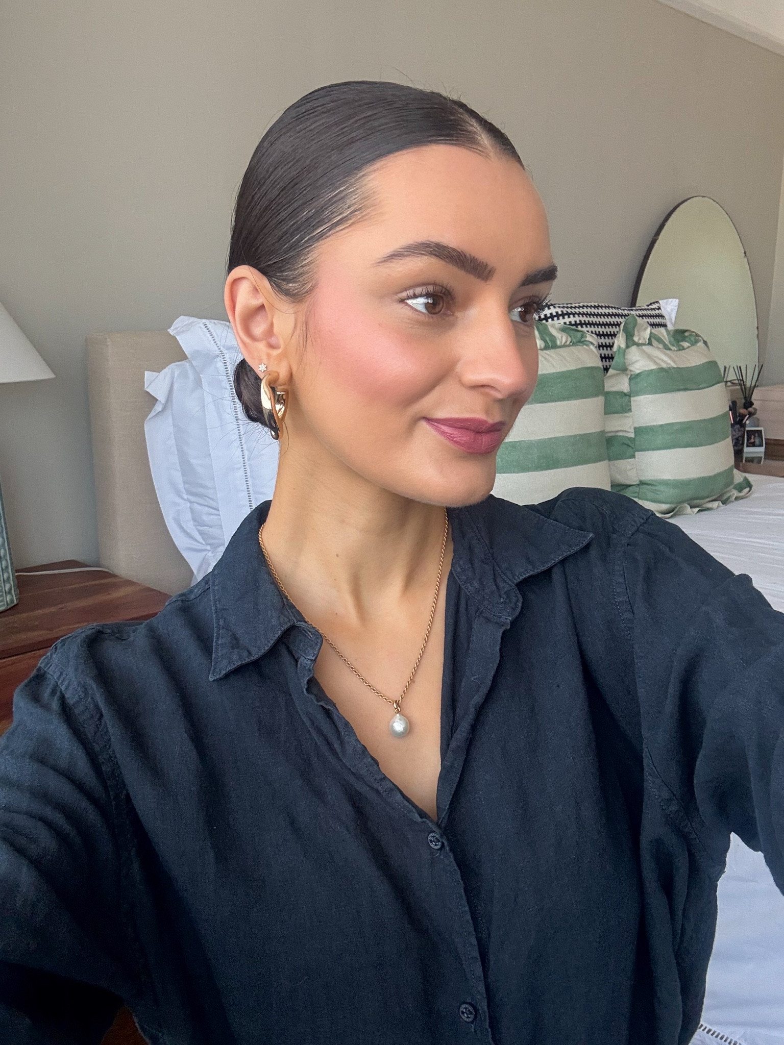 Filming face 📹 Products used:
IT Cosmetics CC Cream (light)
Lancôme concealer 
Hourglass veil concealer
Benefit precisely my brow (4)
Benefit 24hr setting gel
Armani luminous silk liquid blush (52)
NARS bronzer (laguna)
Tweezerman eyelash curlers
L’Oreal lash paradise waterproof mascara
MAC lipstick (mehr)
Urban Decay all nighter setting spray 

#LTKbeauty #LTKuk #LTKxBootsBeauty