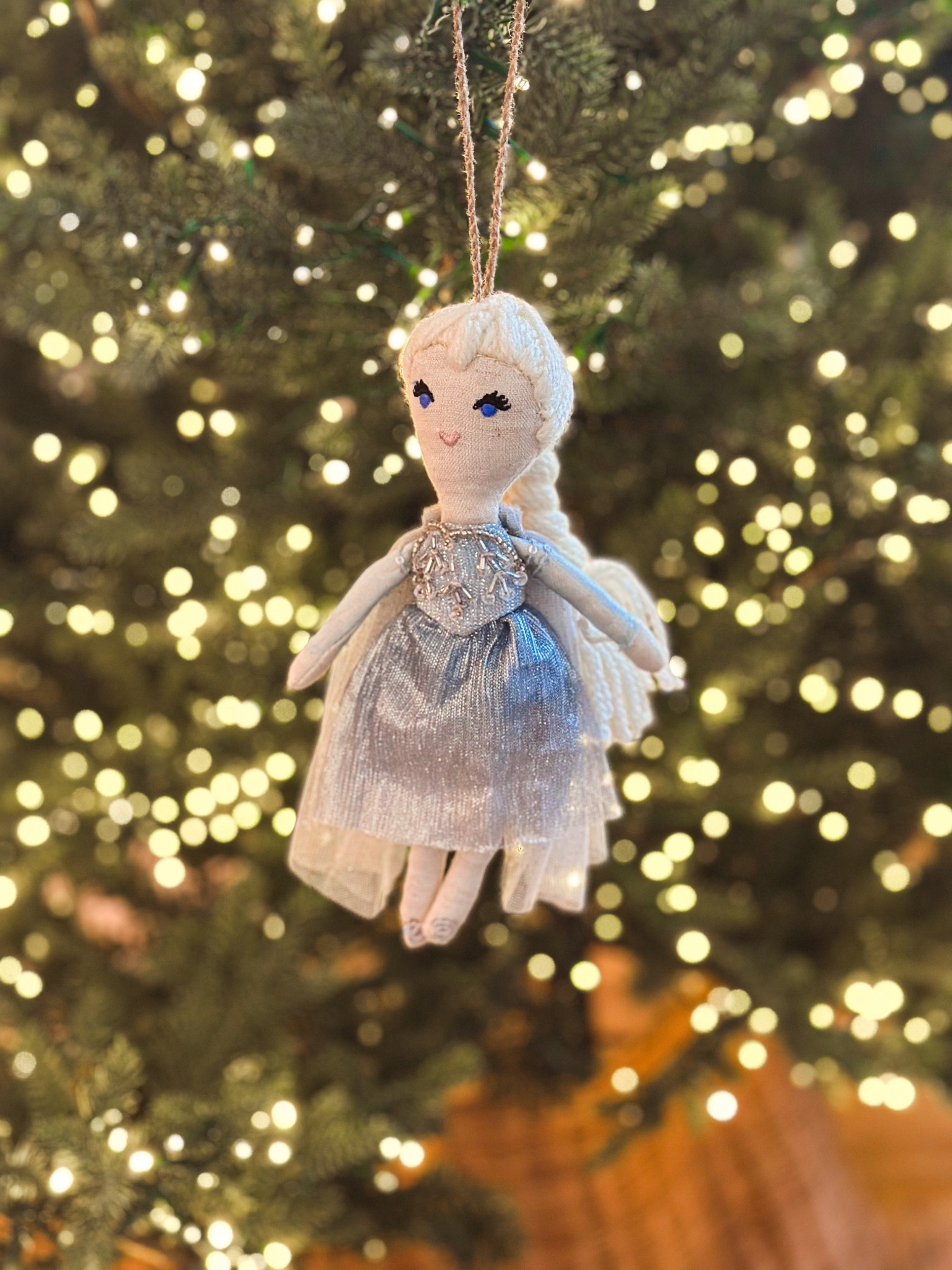 The cutest Elsa and Frozen ornaments from Pottery Barn Kids.


Kids ornaments, kids Christmas 

#LTKHoliday #LTKKids #LTKSeasonal