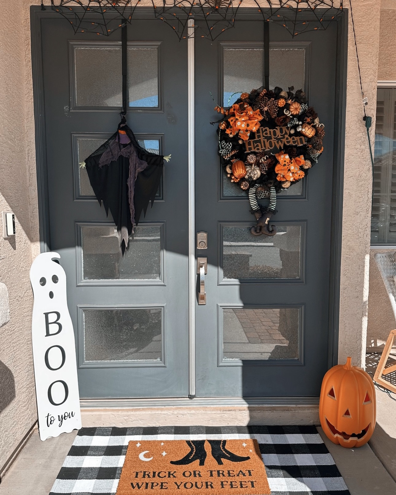 Front porch outdoor Halloween fall decorations 🕸️🖤

Pumpkins, Jack o lanterns, door mat, wreath, skeletons, spooky, decor, ghost, lights, spiderwebs, signs

#LTKHome #LTKSeasonal #LTKHalloween