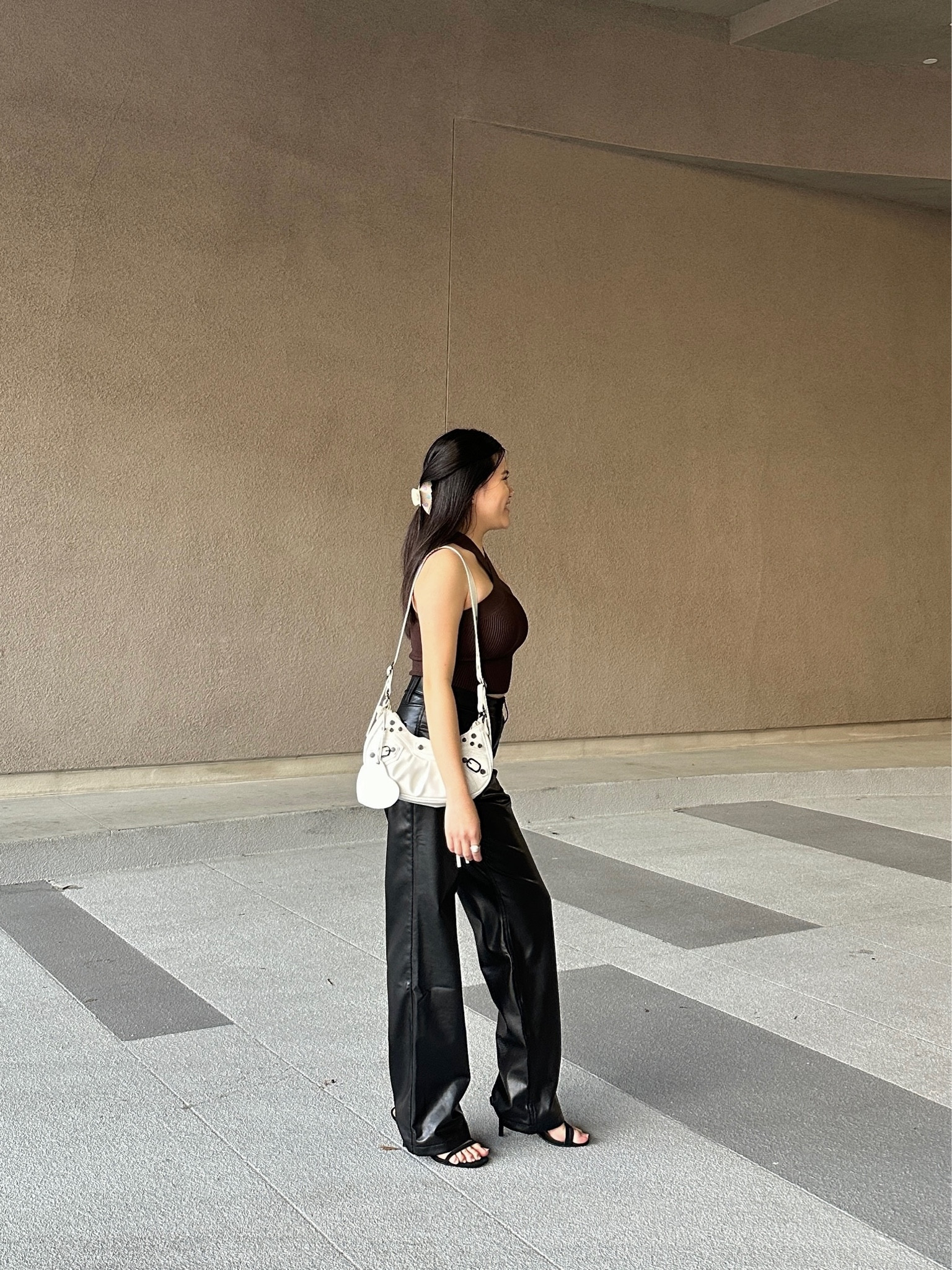 styled in @aritzia’s sculpt knit cross cross cropped tank 🤎

wearing the top in size S and pants in size 26S

#LTKstyletip #LTKfit #LTKworkwear