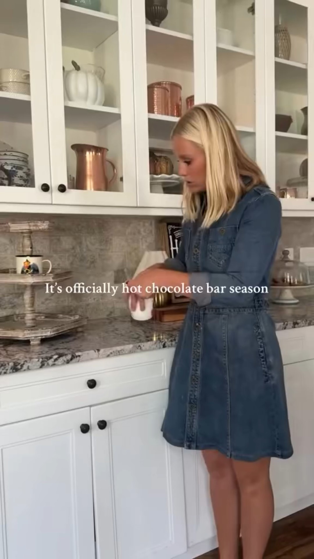 The mornings here are getting chilly and the hot chocolate bar is always my kids (and my) favorite! @thefoodnanny has the most delicious hot cocoa mix!