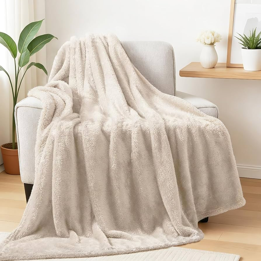 Exclusivo Mezcla Plush Fuzzy Fleece Throw Blanket Extra Large, Super Soft, Fluffy and Warm Blanke... | Amazon (US)