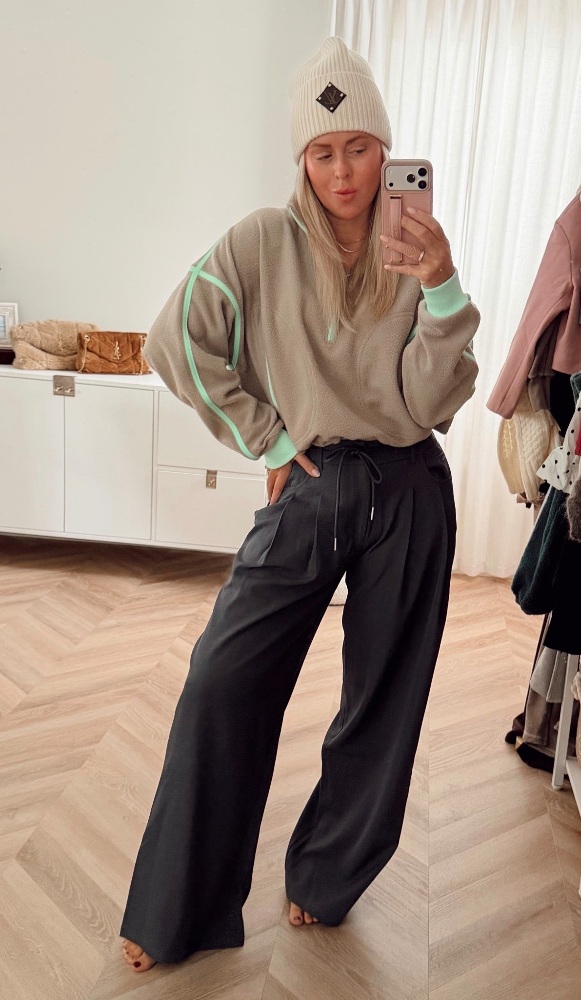 OMG these pants are a dream! I’m in small. They’re like a dressy track pant with elastic waist on back and insanely flattering and gorgeous on! Styling mine with a crop jacket these weekend! 🤍


Track pant. Workwear. Dressy. Pants. 

#LTKgrwm #LTKWorkwear #LTKootd