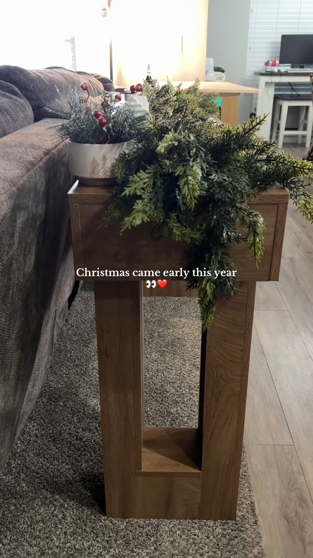 🪑 High end look without the high end price. This console table is such a good find 

 #LTKmomlife #LTKHome #LTKSaleAlert