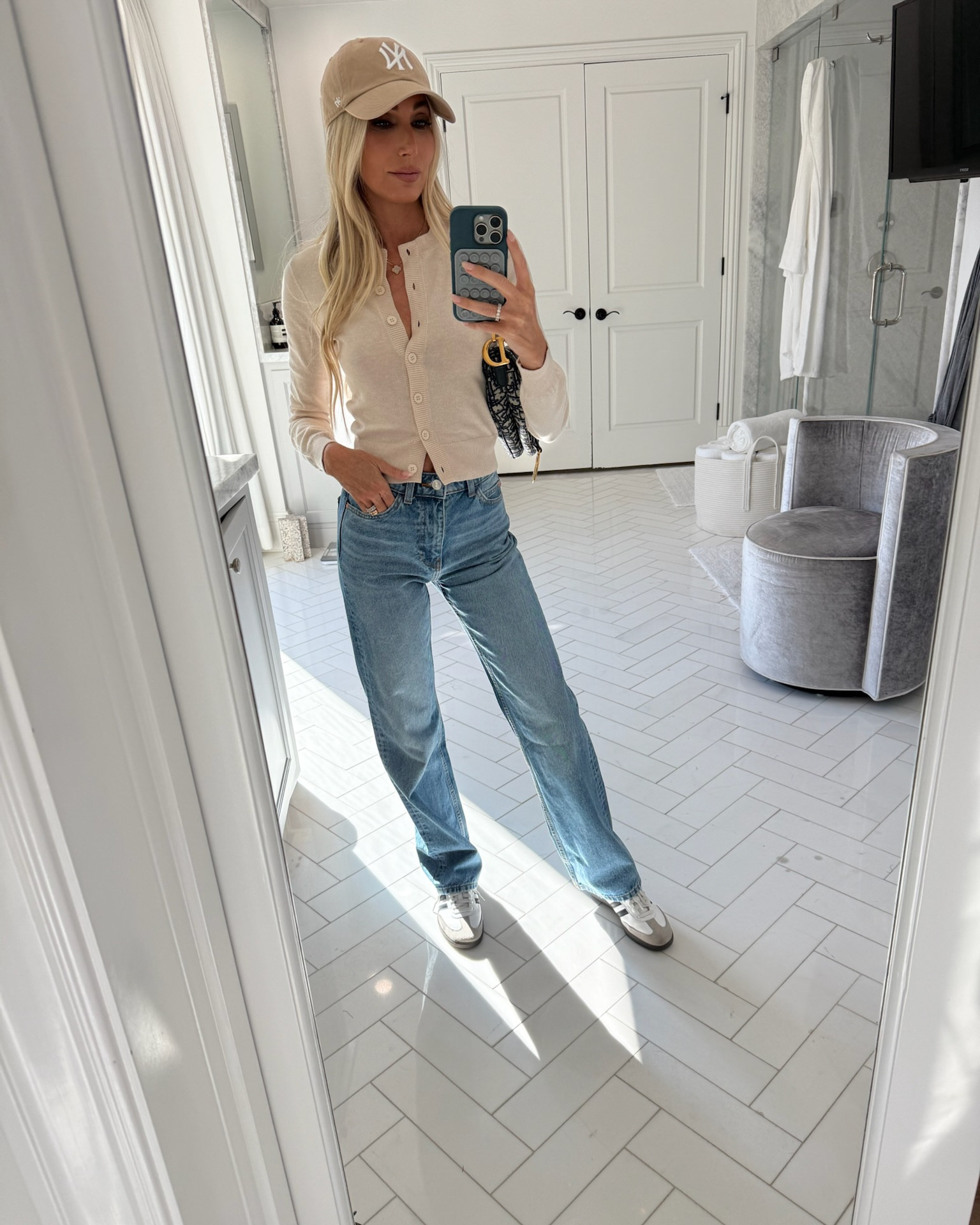 Sporty & Casual Daytime Fit 🤍

#LTKShoeCrush #LTKStyleTip #LTKWorkwear