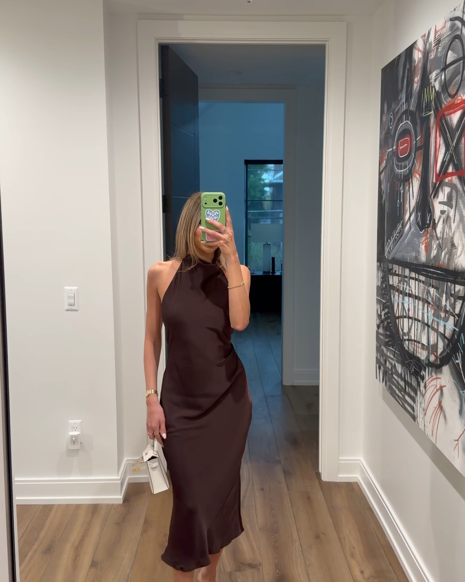 Love a simple satin dress! Perfect and versatile for so many occasions 🤎


#aritzia #satin #eventstyle #gianvitorossi #dresses #dress #mididress #fashion #style

#LTKootd