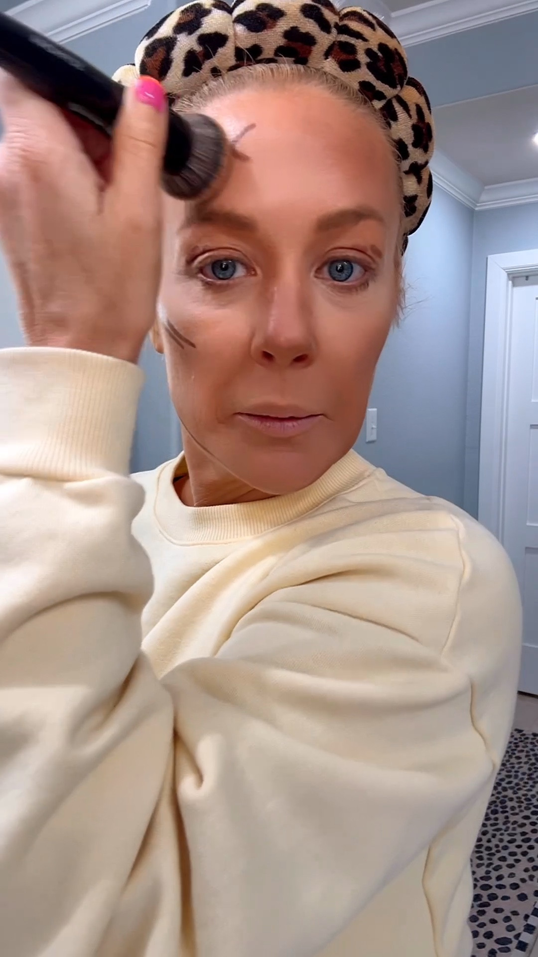 This contour stick is LEGITAF! Shade sandstone 