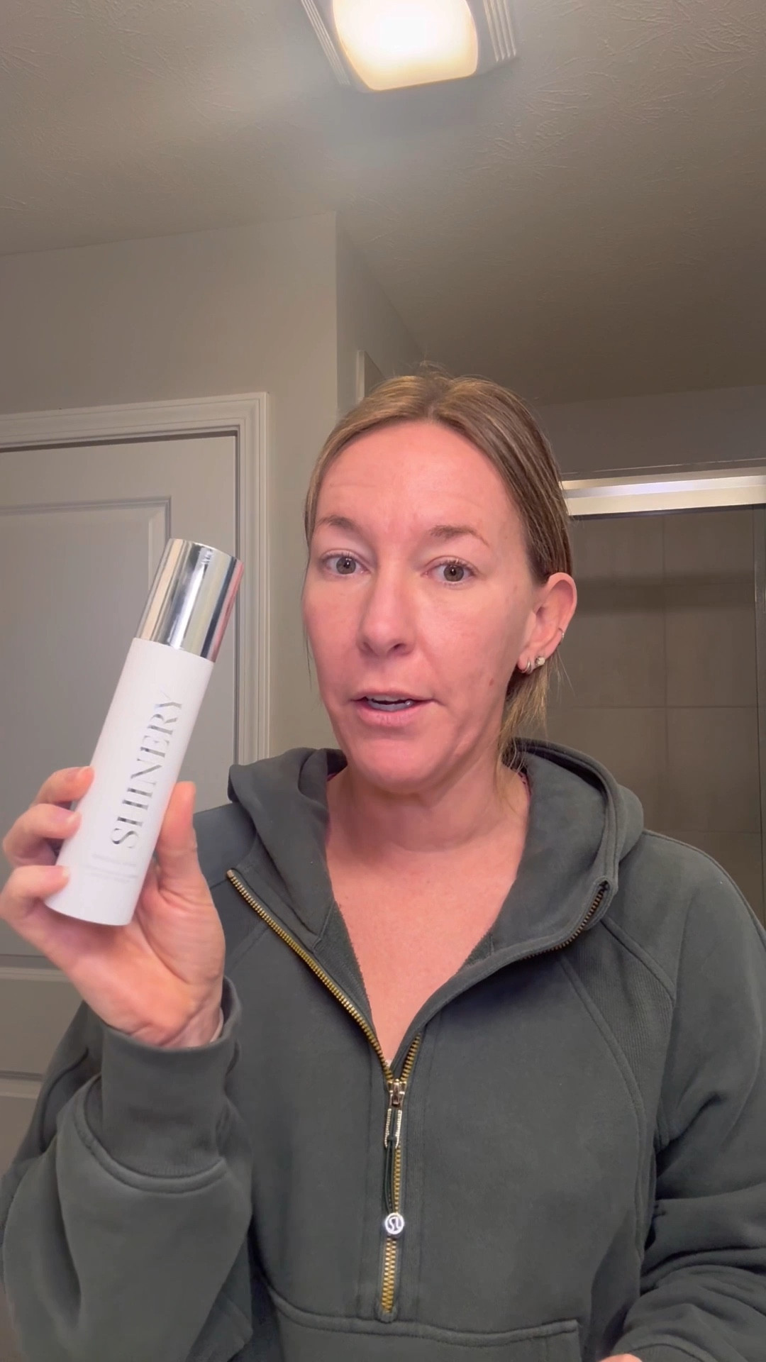 This product is GENIUS! @Shinery’s jewelry wash keeps your hands clean and makes your jewelry shine in one step! I loooove it! ✨🪩