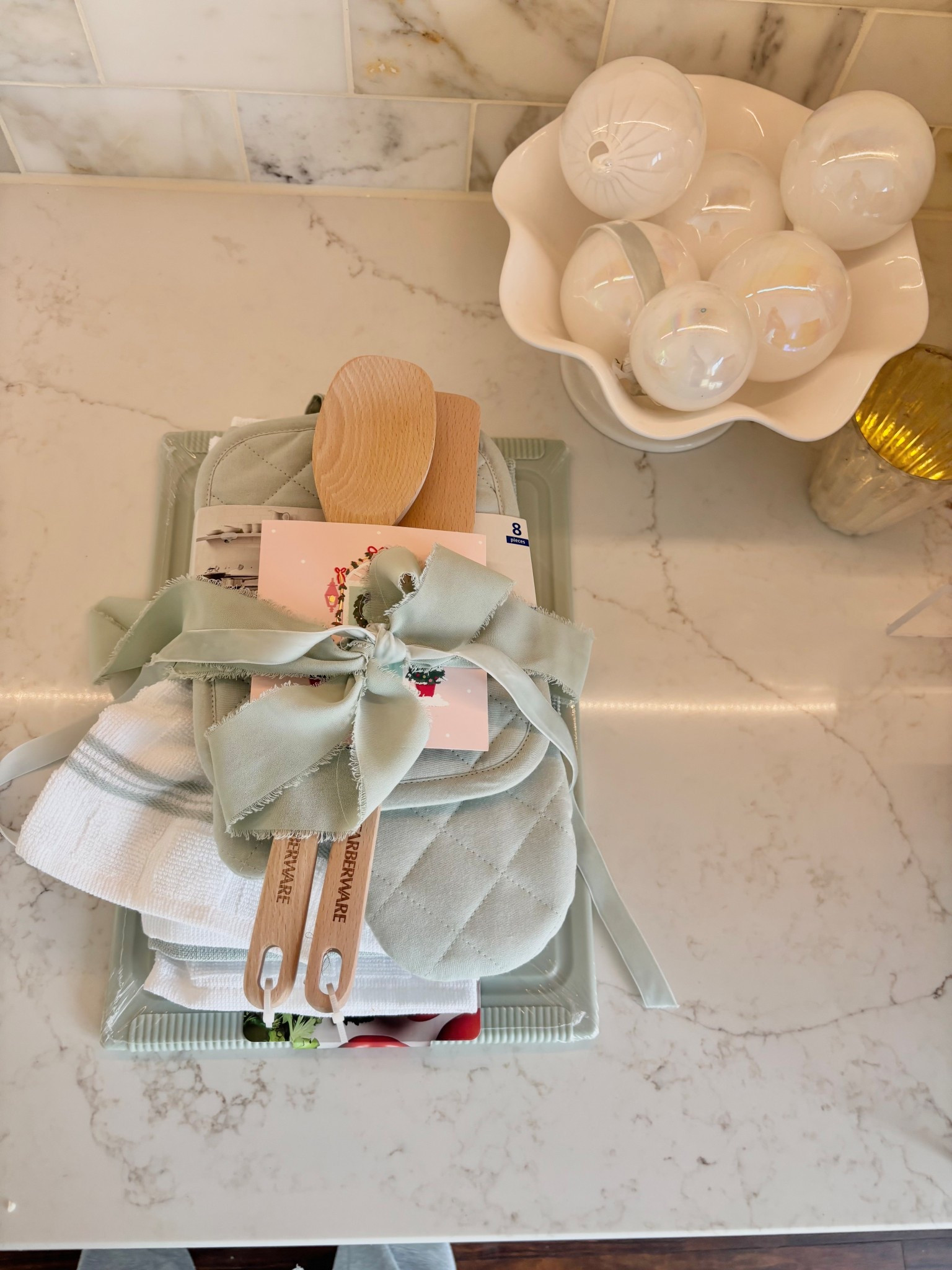 Easy, coordinated hostess gift with day-of delivery! 