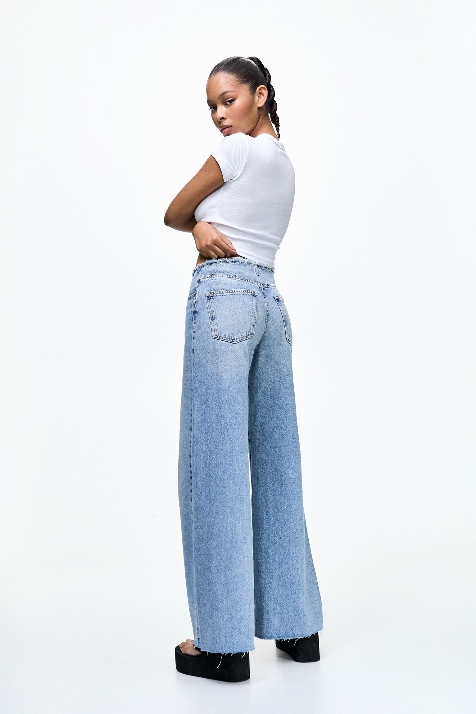 Jeans wide leg con vita sfrangiata | PULL and BEAR IT