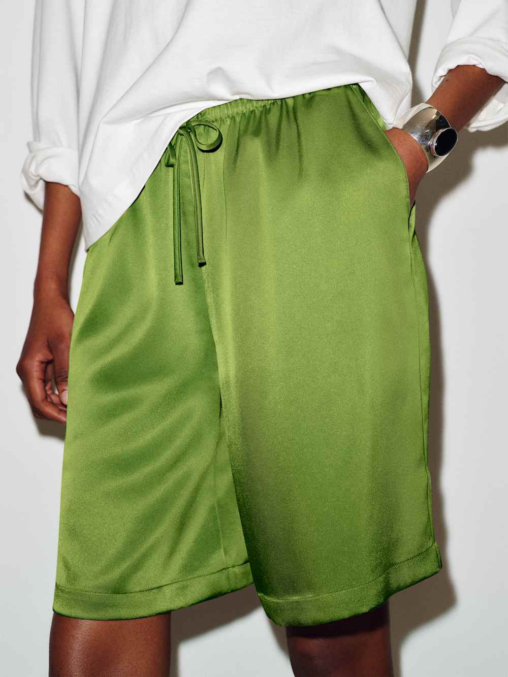 Sandy Satin Short | Reformation (Global)