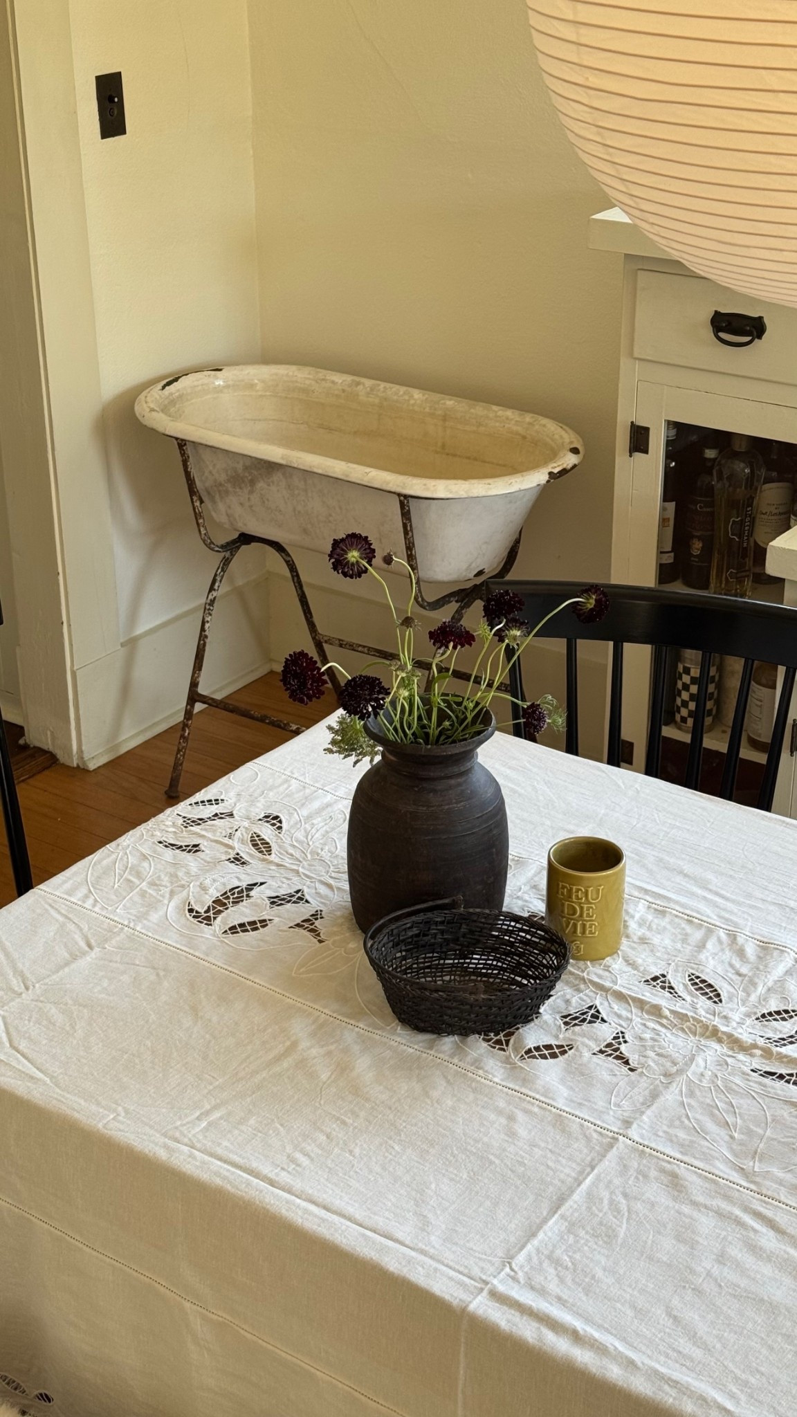 Vintage bathtub is from @commangoods in San Diego! 