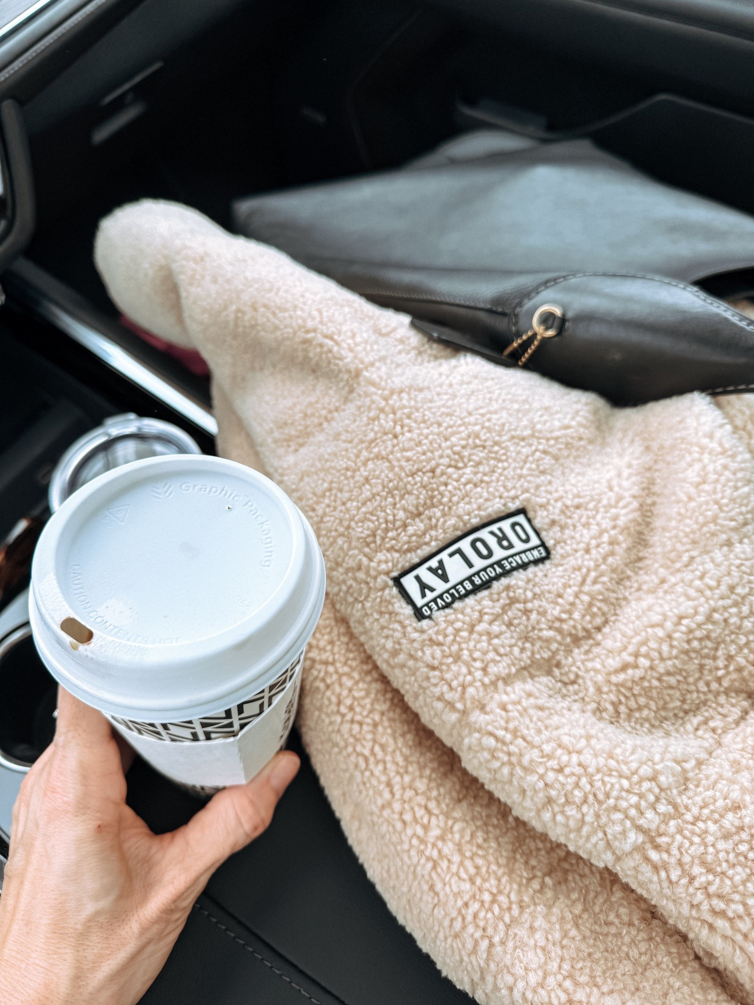 #womenscoat #womensskitcoat #wintercoat #skicoat #skiresort #outterwear #asthetic

#LTKU #LTKSeasonal #LTKgrwm