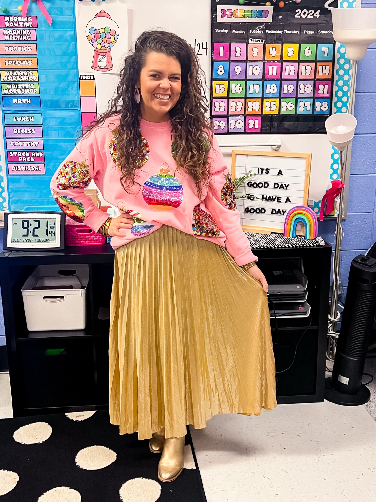 Pink and gold! 

#LTKHoliday #LTKSeasonal #LTKMidsize