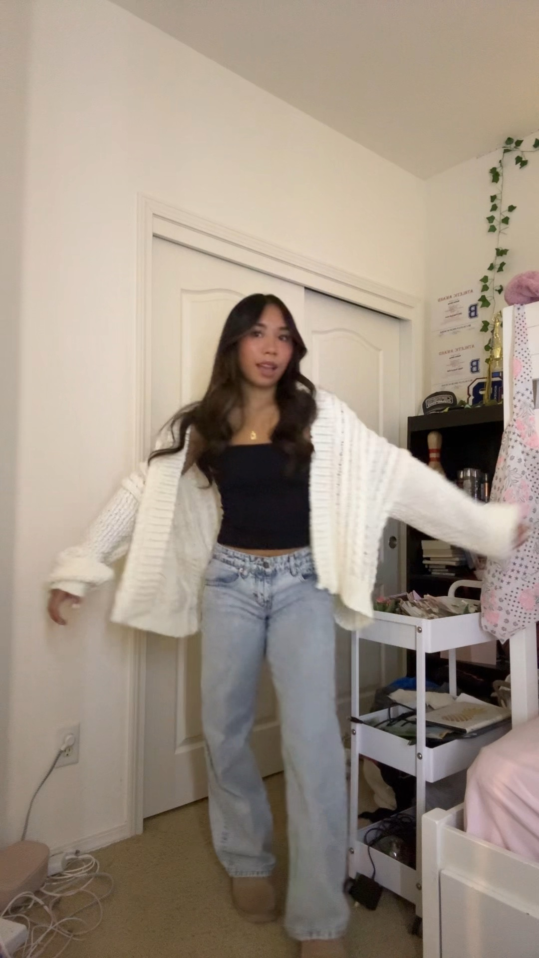 cardigan: princess polly xs/s
top: aritzia s
jeans: motel