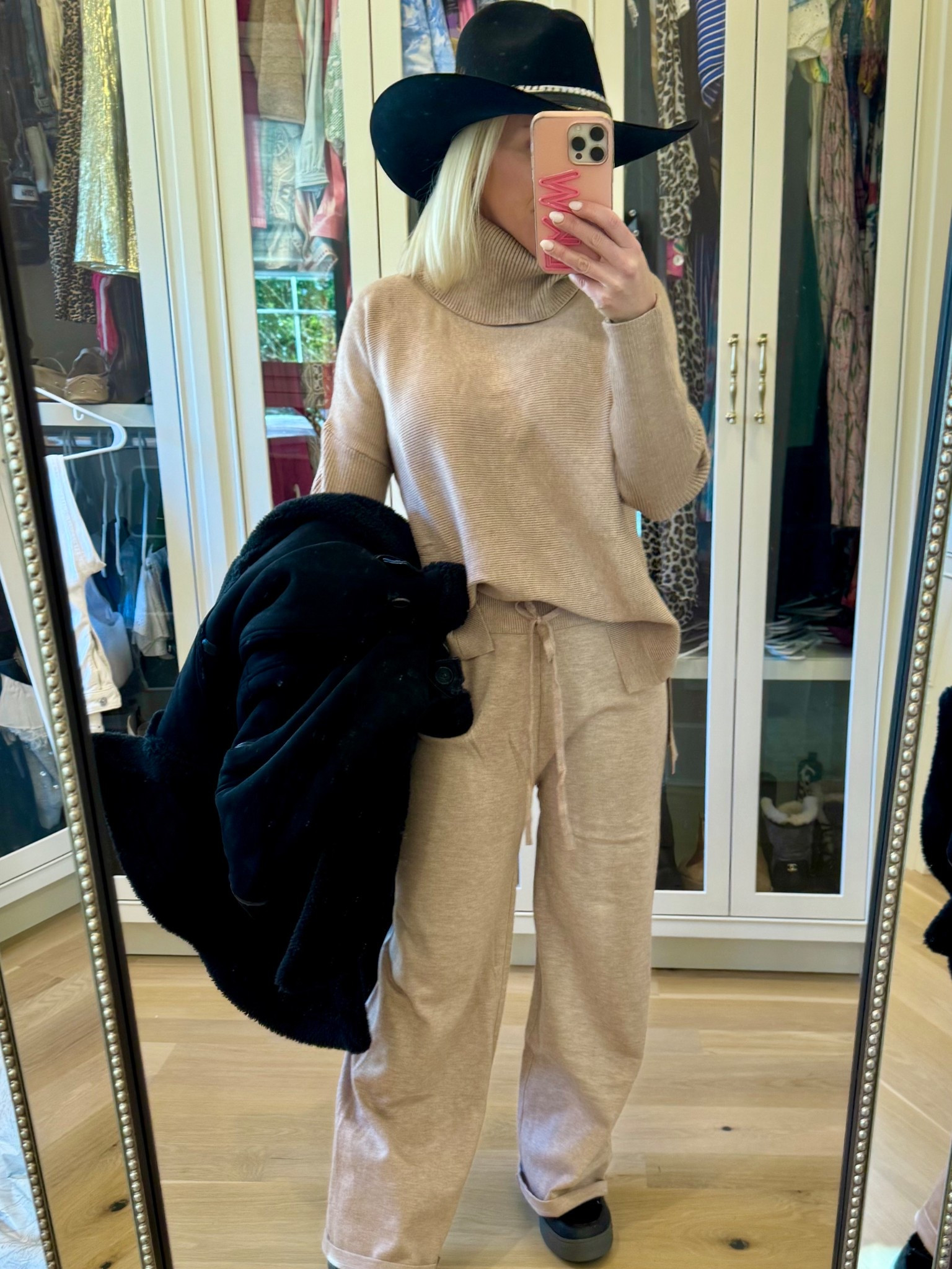 Amazon set. Size small. Travel look. Moon boots. Fur moon boots. Ski trip. Travel set 

#LTKPetite #LTKTravel #LTKShoeCrush