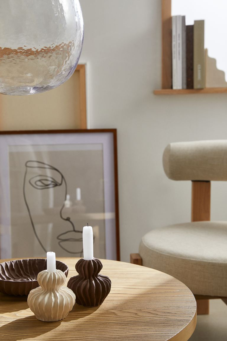 Kerzenständer aus Steingut | H&M (DE, AT, CH, NL, FI)