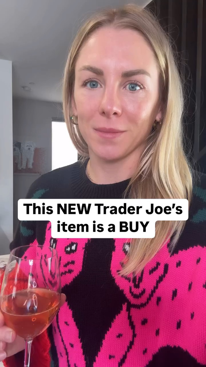 🚨NEW🚨 from Trader Joe’s. Don’t sleep on this item. It’s all the best parts of rosé minus the alcohol! It tastes delicious and when poured in a wine glass tastes just like rosé, it surprised me how good it was! 

#traderjoes #wine #healthy #alcoholfreelife