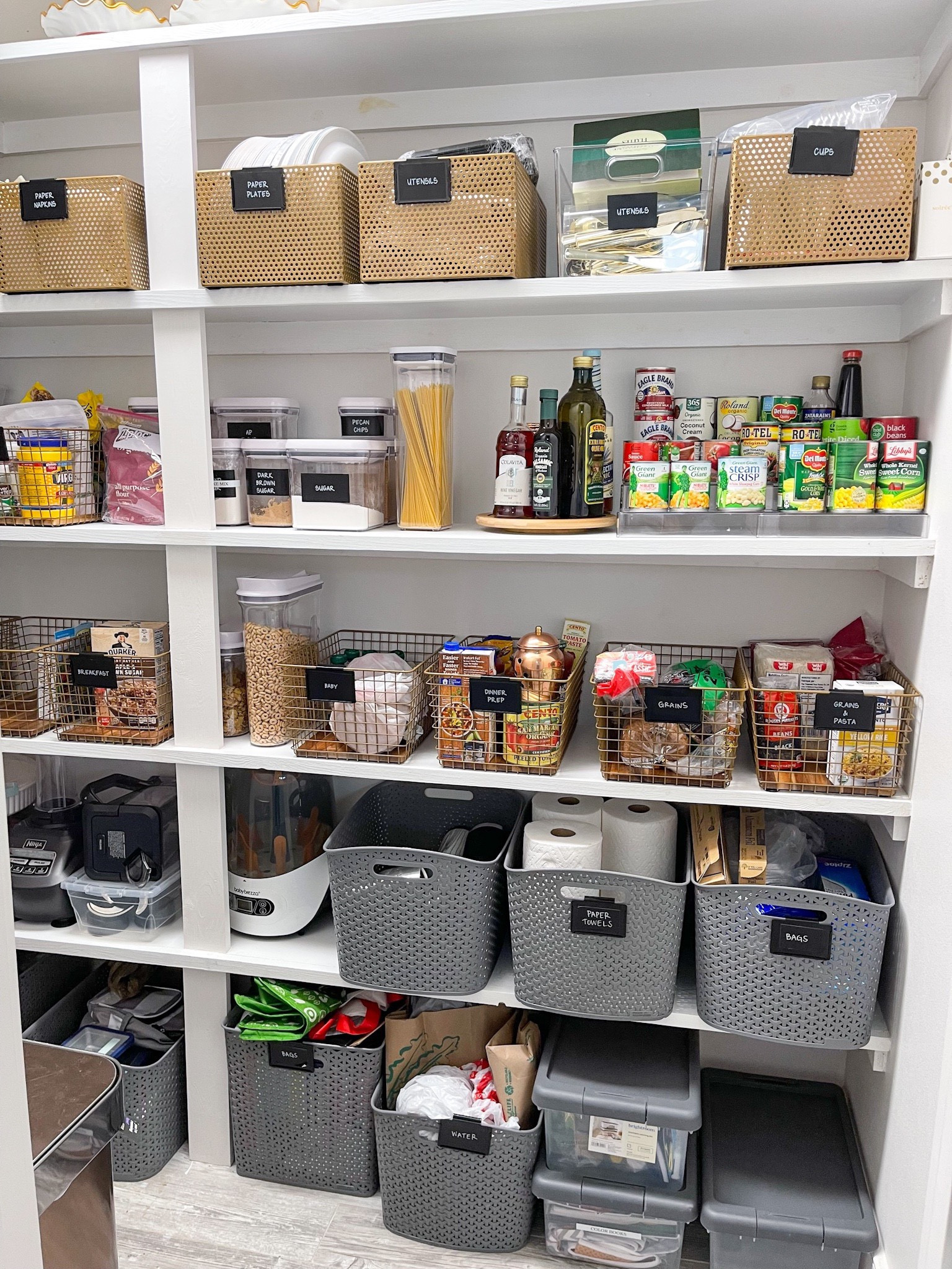 Pantry organization! These bins and baskets help beep everything so clean and organized l!

#Kitchen #pantry #organization, #organizedpantry #kitchenorganization #wirebaskets #organizationbins
#targetfinds #amazon

#LTKunder100 #LTKhome #LTKFind