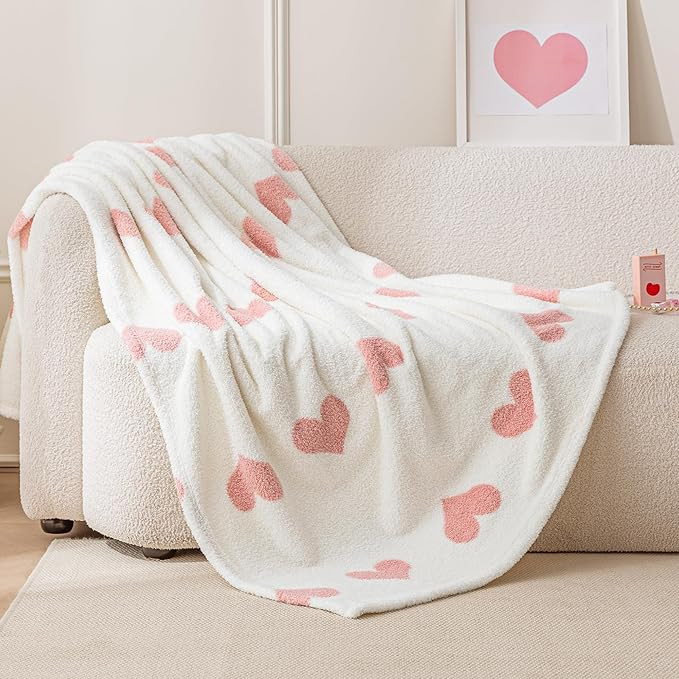 Amazon Basics Fleece Throw Blanket, Reversible Decorative Hearted Pattern for The Bed, Couch and ... | Amazon (US)