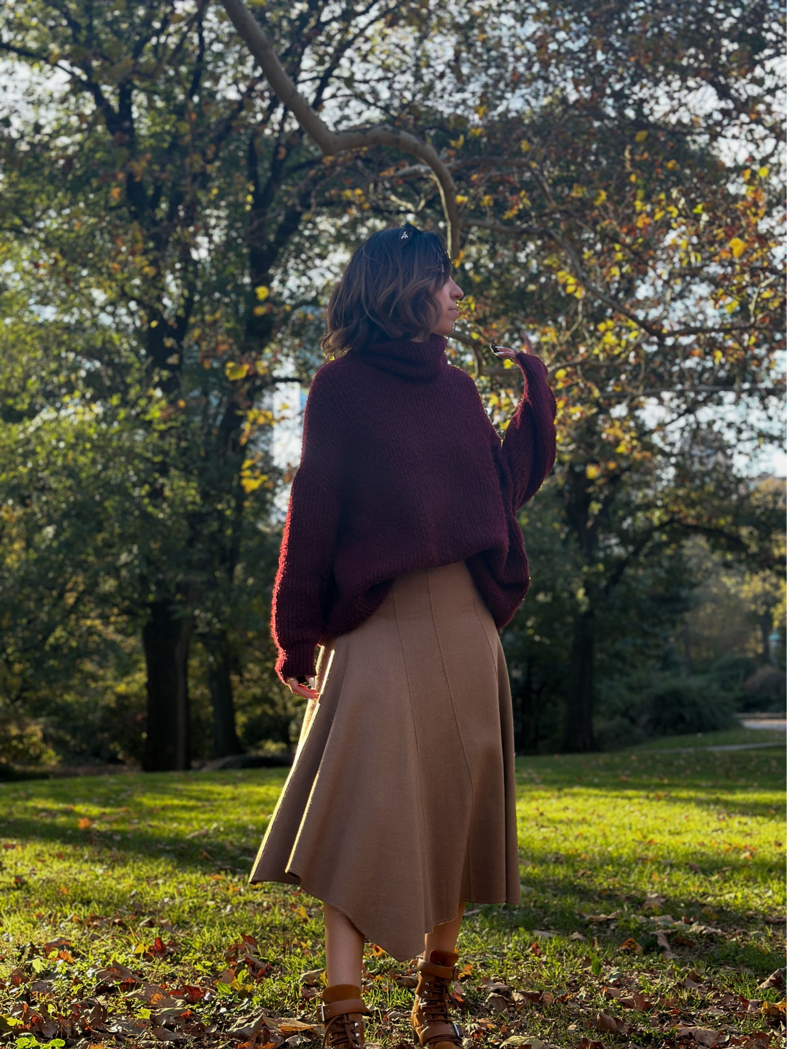 The color red is a must for fall no matter the shade but I personally prefer burgundy/red wine for fall 🤎

Outfit details: turtleneck oversized sweater + a-line midi skirt + ankle boots✨

#outfitoftheday #redforfall #styleinspiration #outfitstyle #ootdshare #sweater #sweaterweather #fallfashion #fallvibes #cozyoutfit #burgundy #theblackjumpsuitstyle

#LTKU #LTKSeasonal #LTKstyletip