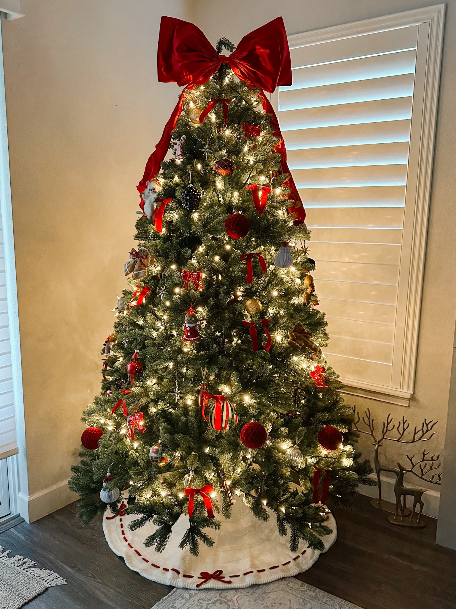 Christmas tree in green with red bow tree topper and bows on the tree whether ribbon or plastic, gingerbread and more. This skirt is knit, with red bows love it #christmas #tree #christmastree #redbowtreetopper #bowtreeskirt #kingofchristmas #holidaydecor #christmasdecor 

#LTKHome #LTKHoliday #LTKSeasonal