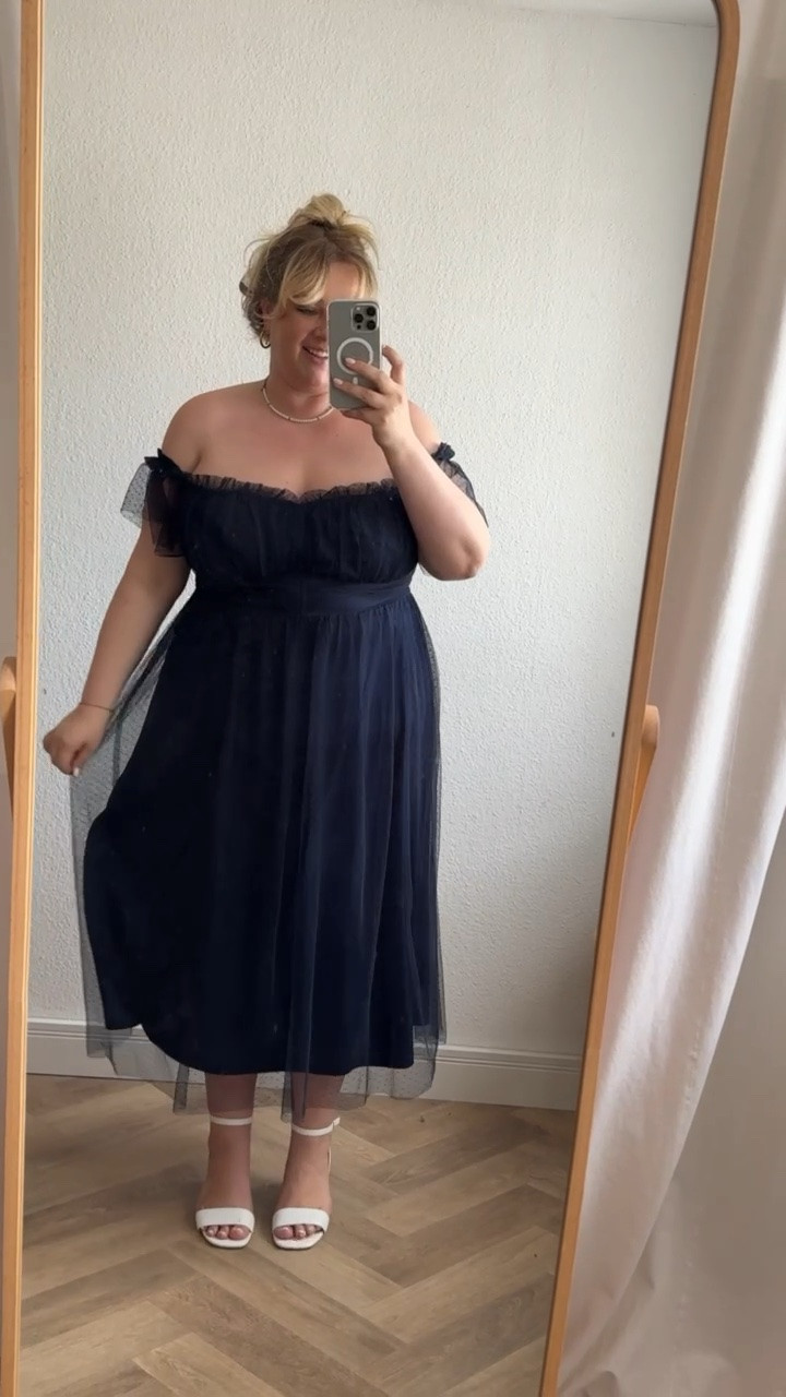 Festliches Kleid in dunkelblau 💗

15 % sparen bei Bon Prix mit dem Code:
bp15san
(Gültigkeit: 10.08. -einschl. 12.08.2026; 15% auf Alles; einmalig einlösbar pro Kundin; gilt in DE App & Webshop)

#plussizefashion #kleid #curvy #summerdress #festlich

#LTKdeutschland #LTKkleider #LTKplussize