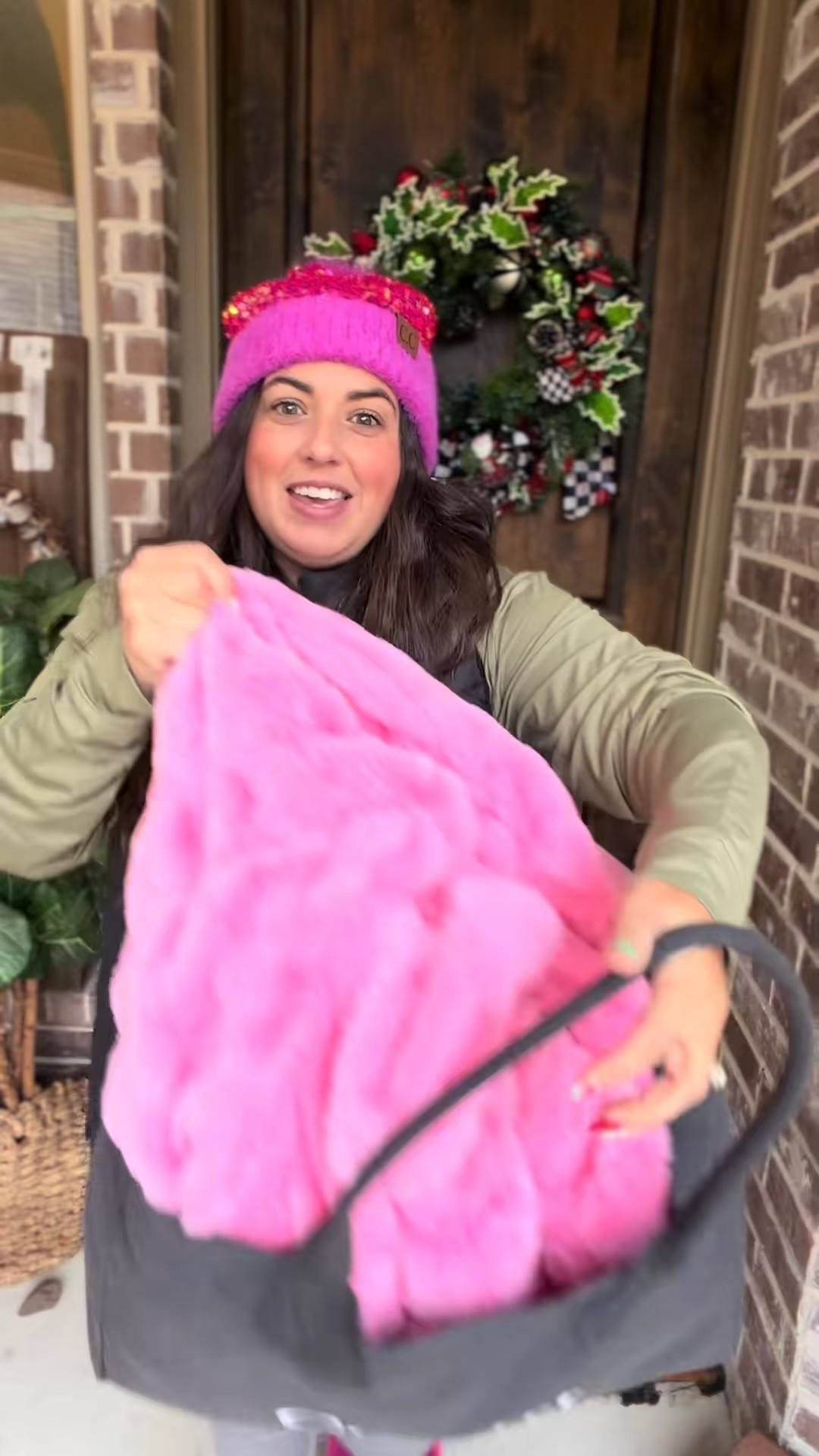 The best tote! 

Go to THIS link: 
https://comfrt.com/KERI54
Use THIS code: 
KERI546383

#LTKFindsUnder50 #LTKHoliday #LTKGiftGuide