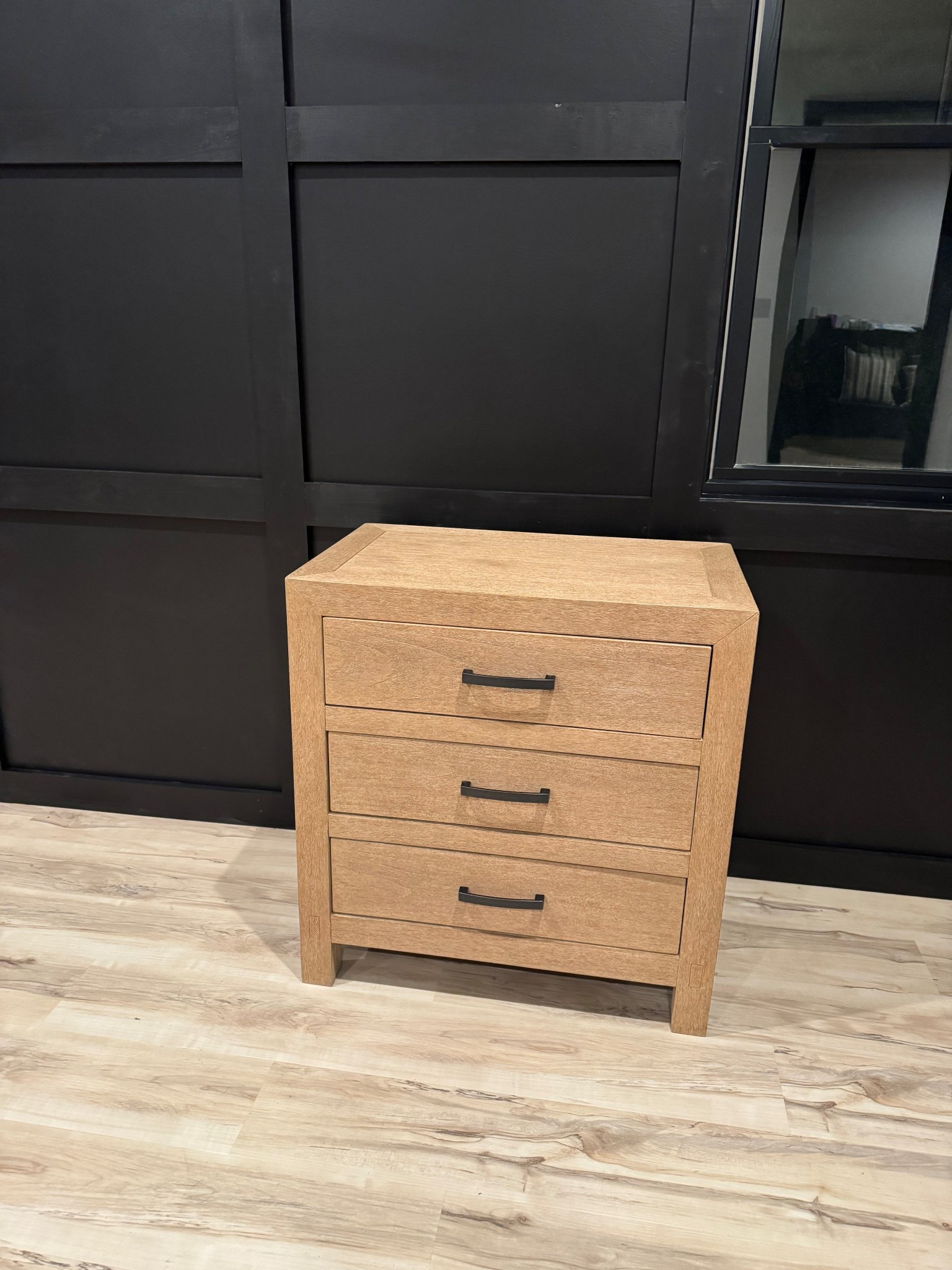 A nightstand that actually elevates the entire room. The Pottery Barn Linwood nightstands bring warmth, balance, and classic style to our bedroom—and they’re still on sale 🤍 Linked on LTK.
#PrimaryBedroom #BedroomInspo #PotteryBarn #LTKHome #HomeDetails #TimelessDesign #ClassicStyle #BedroomRefresh #NeutralHome #HomeInspo

#LTKSaleAlert #LTKdayinmylife #LTKHome