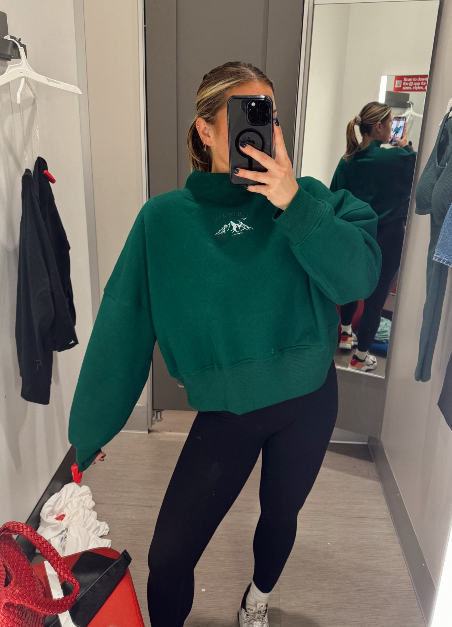 this mock neck sweatshirt is my favorite at the moment! It’s from Target & is $20 🌲

#LTKSaleAlert #LTKStyleTip #LTKSeasonal