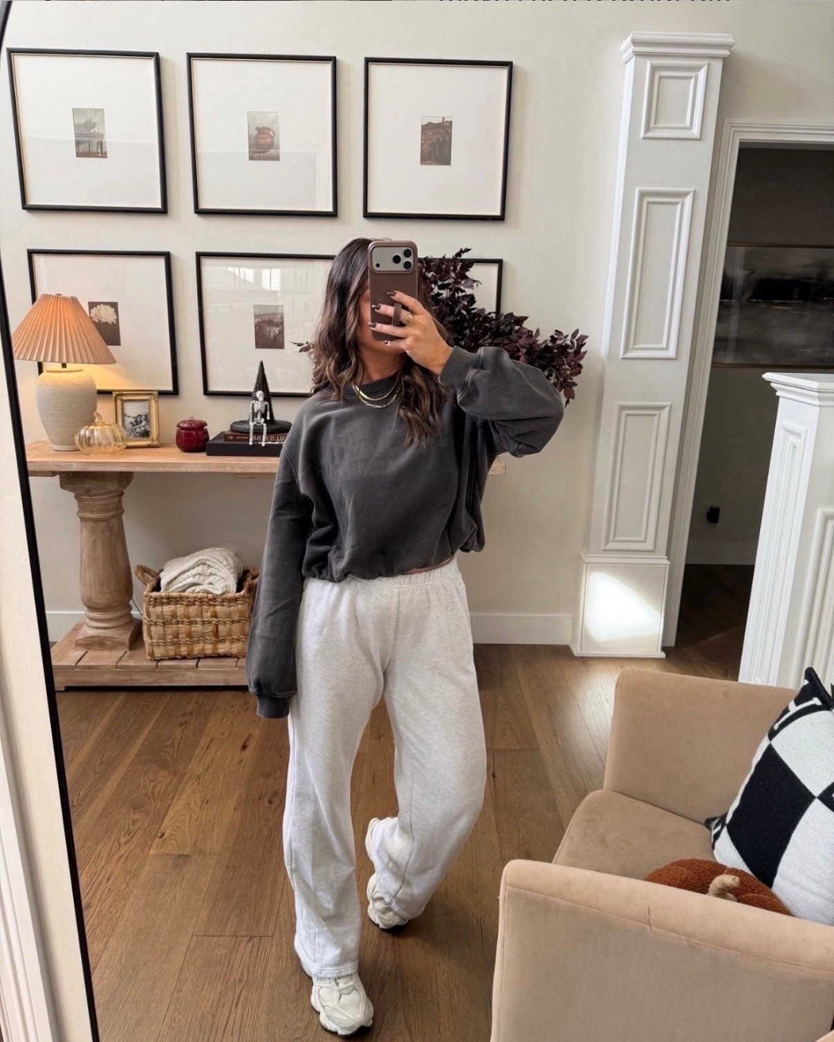 This cropped gap sweatshirt is so good! Gives that tucked look without having to tuck anythingg

#LTKootd #LTKmomlife #LTKFindsUnder50