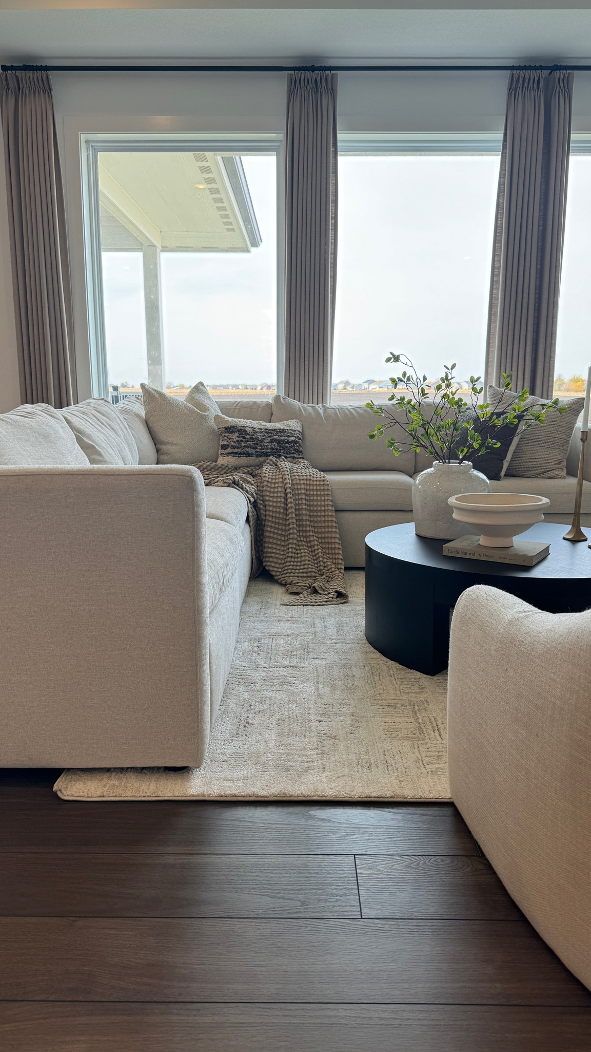 Neutral living room decor

#LTKSaleAlert #LTKStyleTip #LTKHome