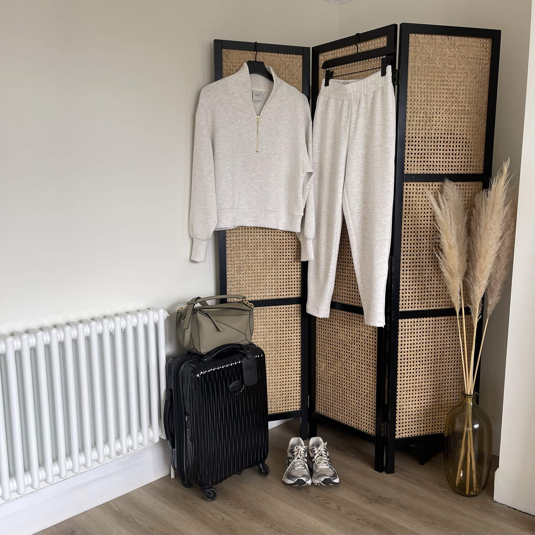 Airport outfit 
Medium in the Varley via OutDazl half zip
Small in the matching grey joggers 
Totême black blazer
Loewe puzzle bag 
Asiscs trainers 



#LTKeurope #LTKSeasonal